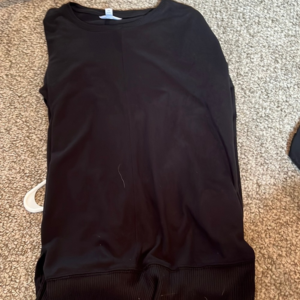 Simple black sweater/ size small